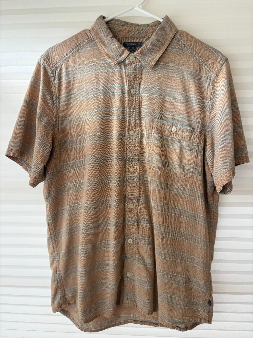Medium short sleeve button up Toad and Co shirt